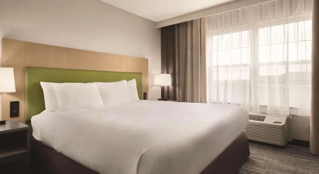 Люкс c 1 комнатой Country Inn & Suites by Radisson, Dubuque, IA