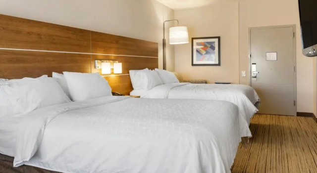 Четырёхместный люкс Holiday Inn Express Hotel & Suites Albuquerque Midtown by IHG