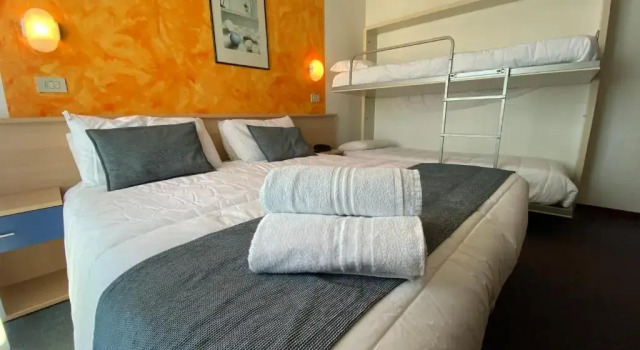 Семейный номер Standard с балконом Petit Hotel