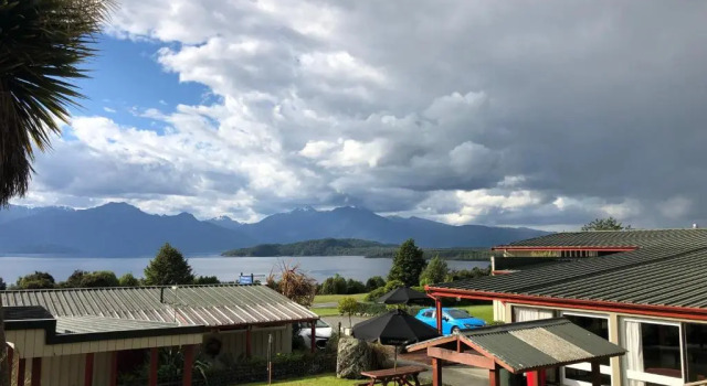 Четырёхместный номер Deluxe Te Anau Manapouri Lake Hotel