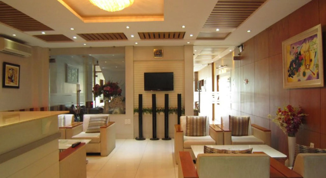 Van Ha Hotel Etown - Nhà Ga T3 Sân Bay TSN, Забронировать Отель Недорогие отели Танбинь, недорого
