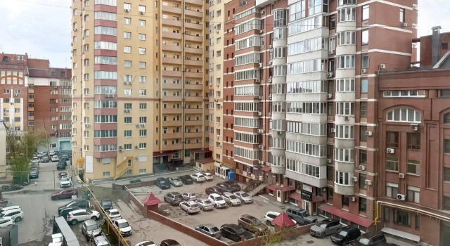 Apartments near Kuibyshev Square, Prenota Appartamento Samara Samara Region