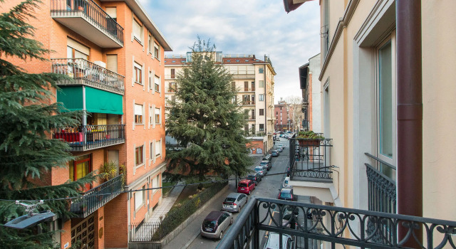 Colorful Statuto Square Design Apart