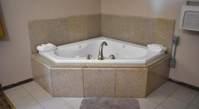 Люкс Deluxe Economy Inn & Suites