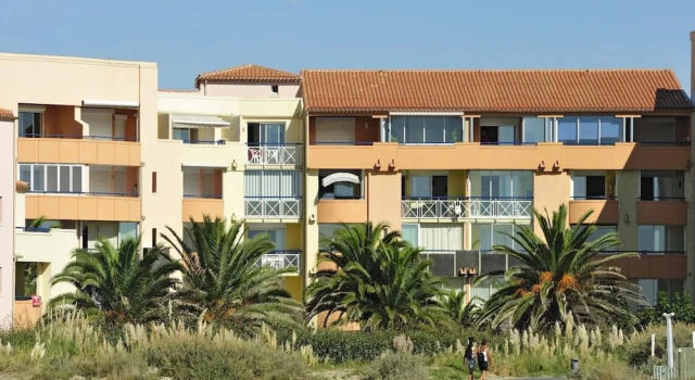 Spacious Coastal Stay for 8 in Cap D'agde, Book Lejlighed Agde Canal du Midi