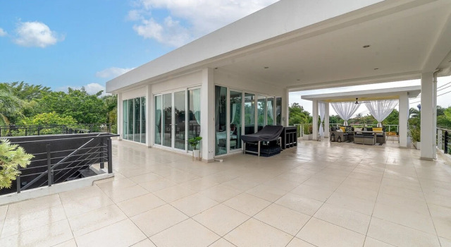 Luxury and Playful 5 Bed Pool Villa - CC
