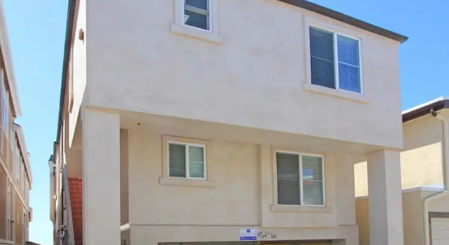 E Ocean Front A (68131) - 2 Br townhouse by RedAwning