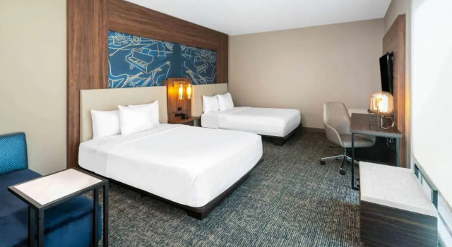 Четырёхместный студия люкс Stadium view La Quinta Inn & Suites by Wyndham Nashville Downtown Stadium