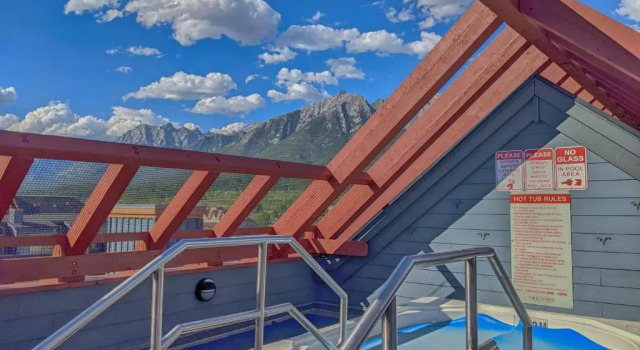 Апартаменты Pinnacle Mountain View Condo 3 Bed 2 Bath Downtown Canmore