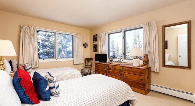 Snowmass Home with Hot Tub, Decks & Mountain Views - 921 by RedAwning, Buchen Sie Ferienhaus Villen in Aspen-Snowmass, Villa