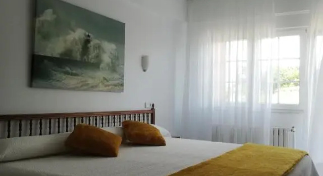 Трёхместный номер Standard с балконом Hostal Pereiriña