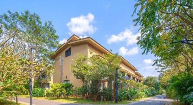 Longmen Nankunshanju Qiushuiju Private Tang Hot Spring Homestay