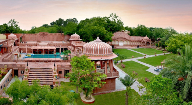 Полулюкс Chokhi Dhani The Ethnic 5-Star Deluxe Resort