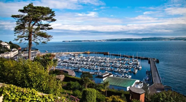 Sandybanks - Style on Promenade Stunning Views, Забронировать Отель Бизнес-отели Торки, рядом с Beacon Cove, 4* 5*