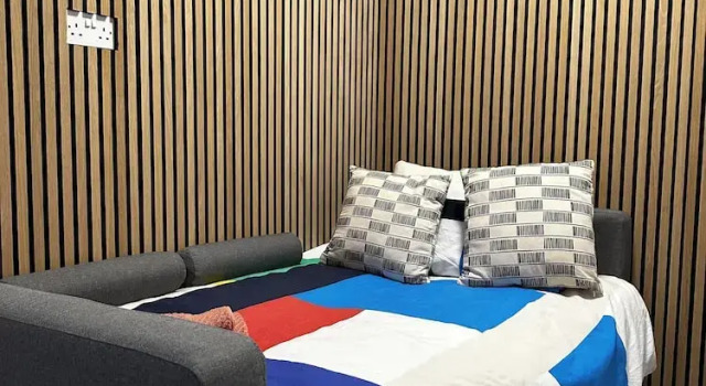 Flexible One Bedroom Apartment With Sofa Beds, Забронировать Апартаменты/квартира Отели Колчестера с парковкой, рядом с Ратуша Колчестера, Парковка