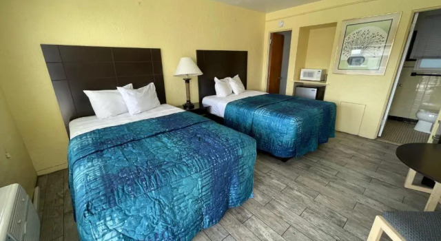 Четырёхместный номер Standard с видом на бассейн Sandy Shores Resort