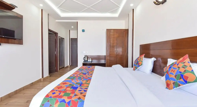 Номер Premium Fabhotel Burans Residency