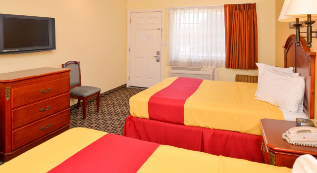 Четырёхместный номер Standard Americas Best Value Inn San Bernardino