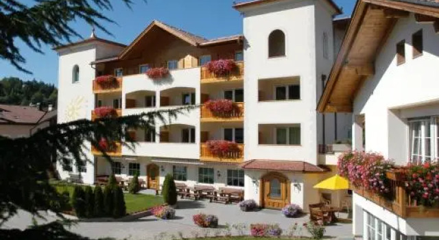 Hotel Sonnenhof, Забронировать Отель Отели и гостиницы Кастельротто, рядом с Подъемник Маринценлифт, Отель