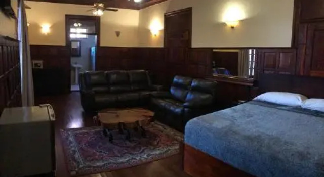 Hotel Castillo, Забронировать Отель Сан-Хосе Сан-Хосе, рядом с Детский музей Коста-Рики
