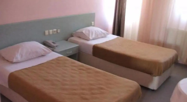 Standardowy trzyosobowy pokój i balkonem Samdan Hotel