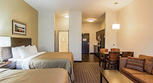 Четырёхместный люкс Mainstay Suites
