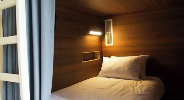 Кровать в общем номере FFF Hotel