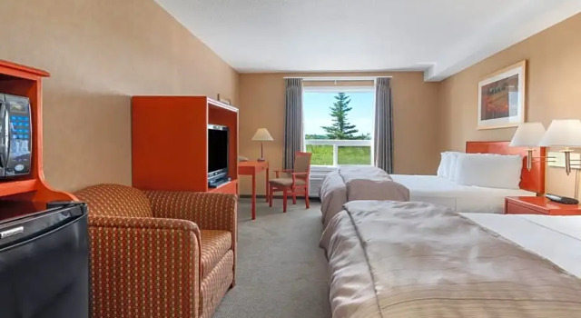 Номер Standard Days Inn & Suites by Wyndham Cochrane