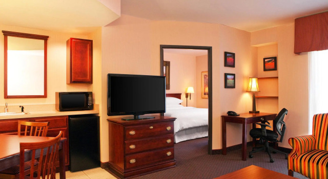 2 makuuhuonetta Kahden hengen Sviitti Four Points Sheraton West Lafayette