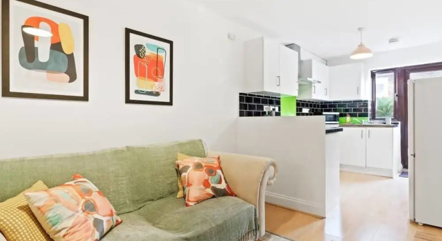 Bright 2 Bedroom House in Kennington
