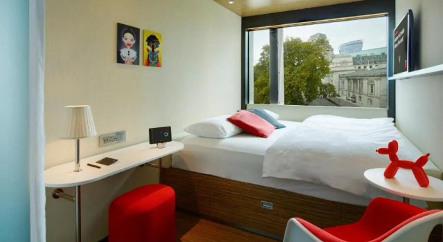 Двухместный номер citizenM Tower of London