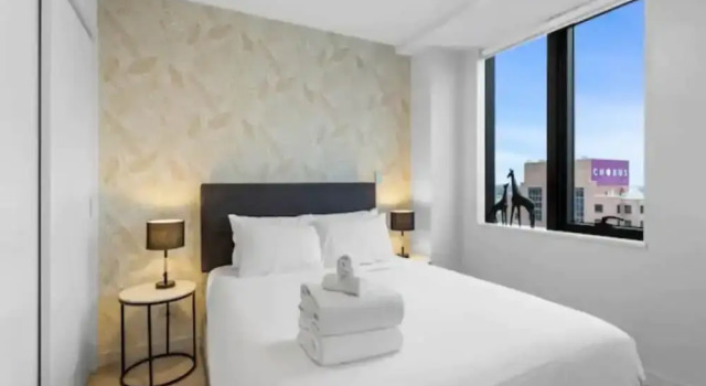 Stunning 2BR w/ Views Near Sky Tower- Zodiak Stays