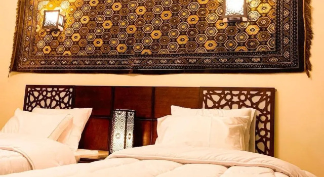 9 Pyramids Inn