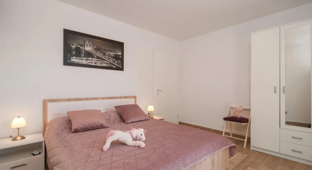 Nice Home in Maslinica With Outdoor Swimming Pool, Wifi and 4 Bedrooms, Rezerwuj Hotel Hotele w Split-Dalmatia County z parkingiem, Parking