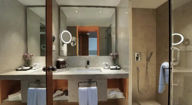 Двухместный номер Superior с видом на озеро Mercure Hyderabad KCP Banjara Hills, An Accor Hotel