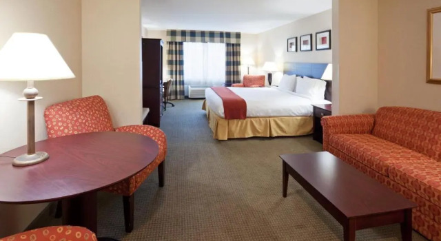 Двухместный люкс c 1 комнатой Holiday Inn Express Hotel & Suites Freeport by IHG