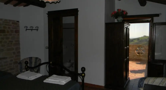 Azienda Agrituristica Colle San Giorgio, Book Farm Stay Hotels in Abruzzo with Parking, Parking