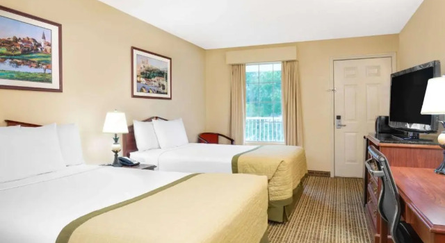 Четырёхместный номер Deluxe Baymont by Wyndham Thomasville