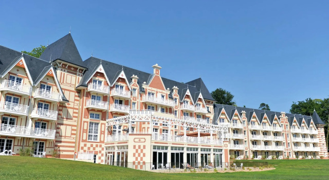 Luxury Apartment in a Gorgeous Area Called La Belle Epoque, Забронировать Апартаменты/квартира Баньоль-де-л'Орн 