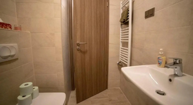 Студия Sasadpark's new apartment in the west part of Buda