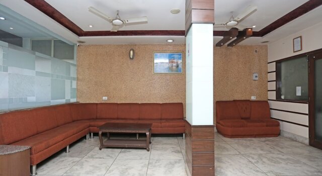 OYO 10588 Hotel Golden Square, Забронировать Отель Отели штата Махараштры с завтраком, Завтраки
