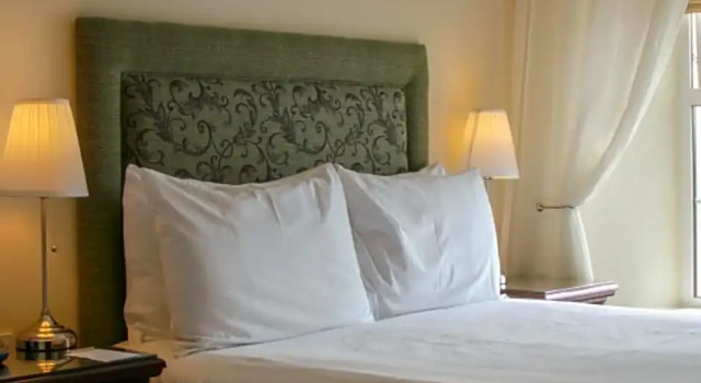 Номер Standard Walter Raleigh Hotel
