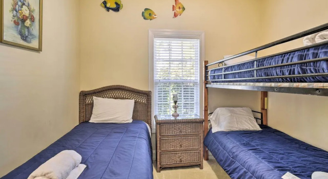 Апартаменты Stunning Sunset Beach Condo: 3 Mi to Beach!