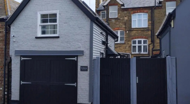 Old Garage Lodge - Spacious Bungalow close to Deal Beach !