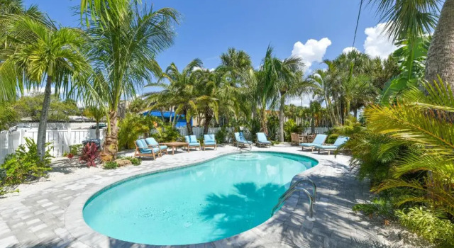 Люкс с красивым видом из окна Tropical Breeze Resort
