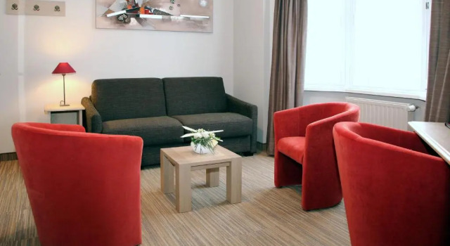 Номер Deluxe Ambassador Hotel
