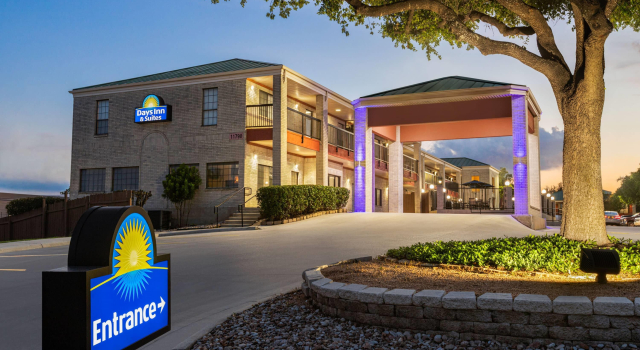 Days Inn by Wyndham San Antonio Near Fiesta Park, Забронировать Отель Сан-Антонио Bexar County, рядом с Huebner Oaks Center