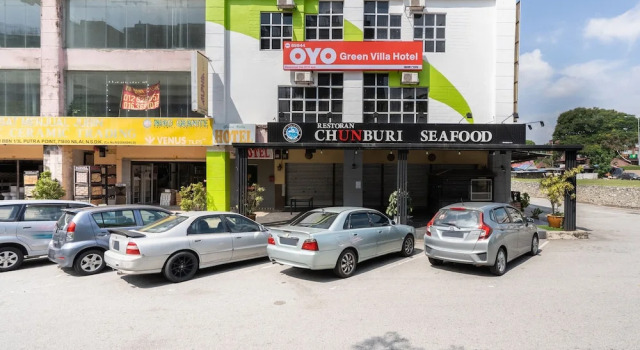 OYO 89844 Green Villa Hotel