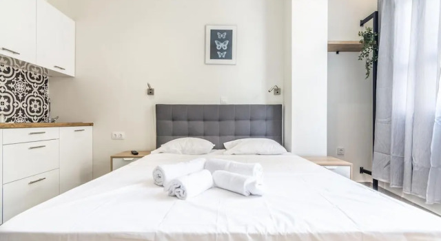Студия Plenty Apartments -Ares