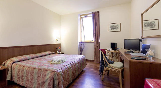 Hotel Tivoli, Reserva ahora Hotel Hoteles en El Lacio con aparcamiento, Aparcamiento